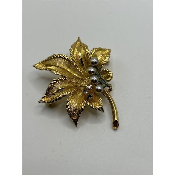 Vintage BSK Signed Brushed Gold Tone Textured Faux Pearl Leaf Brooch Pin - Picture 5 of 10